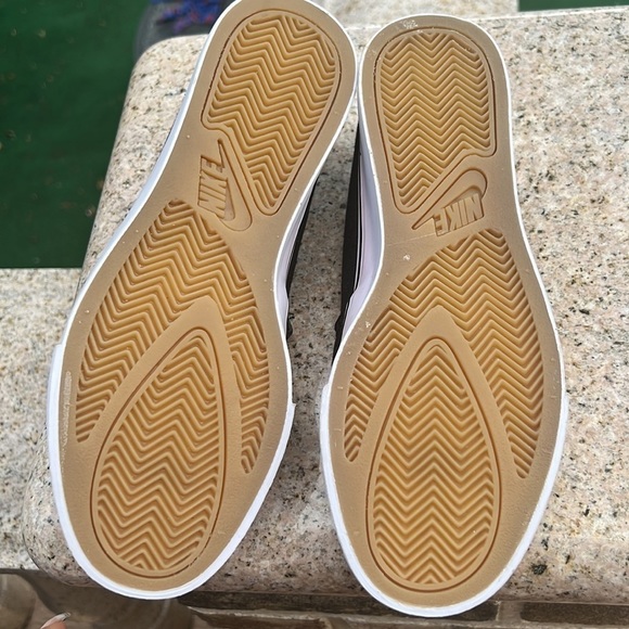 Women’s NIKE Court Royal slip on shoes. Size 8 1/2. - Picture 5 of 8